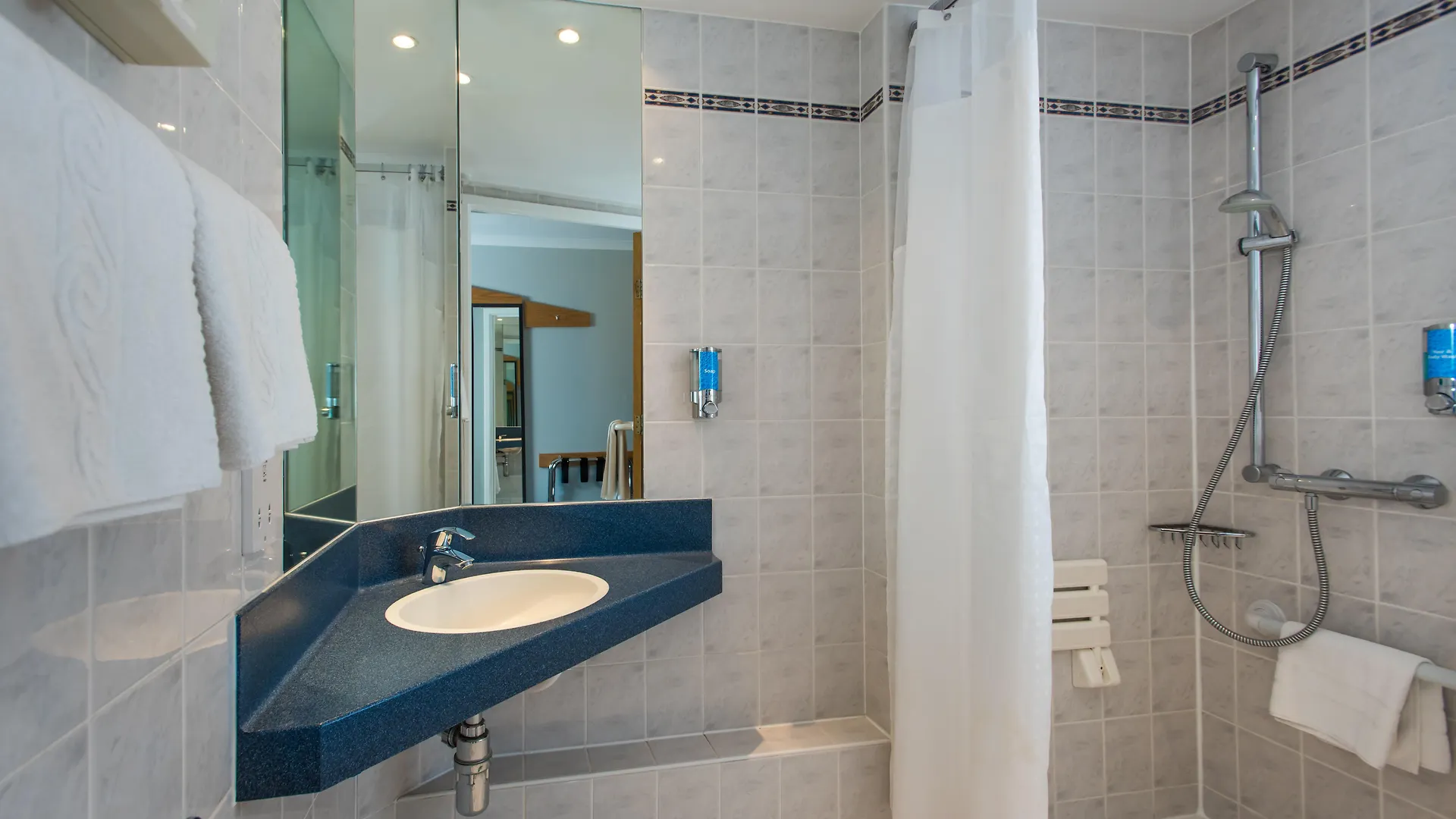 Holiday Inn Express Exeter East By Ihg 3*,
