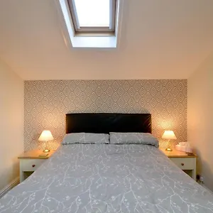 Brightwater 2nd Floor For Up To 6 Guests Near North Bay Scarborough